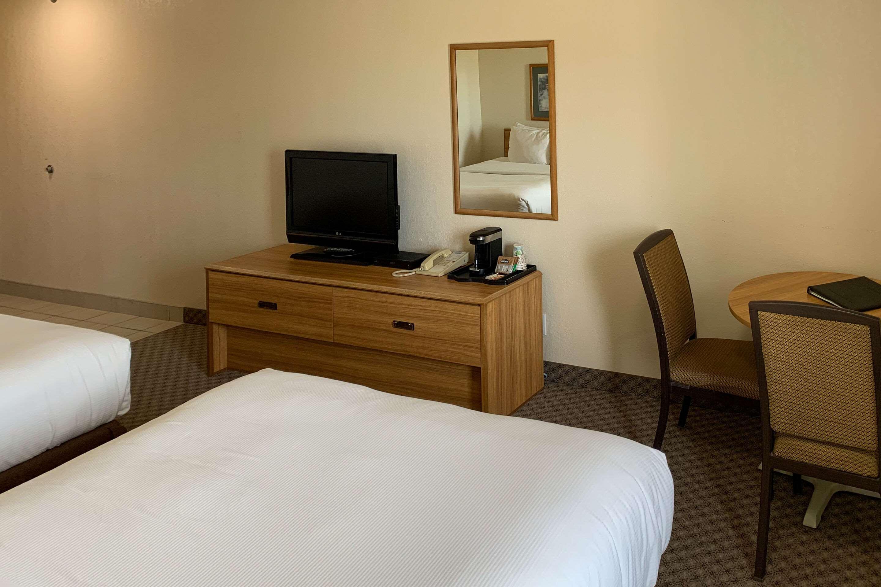 Rodeway Inn Windsor Mill Eksteriør bilde