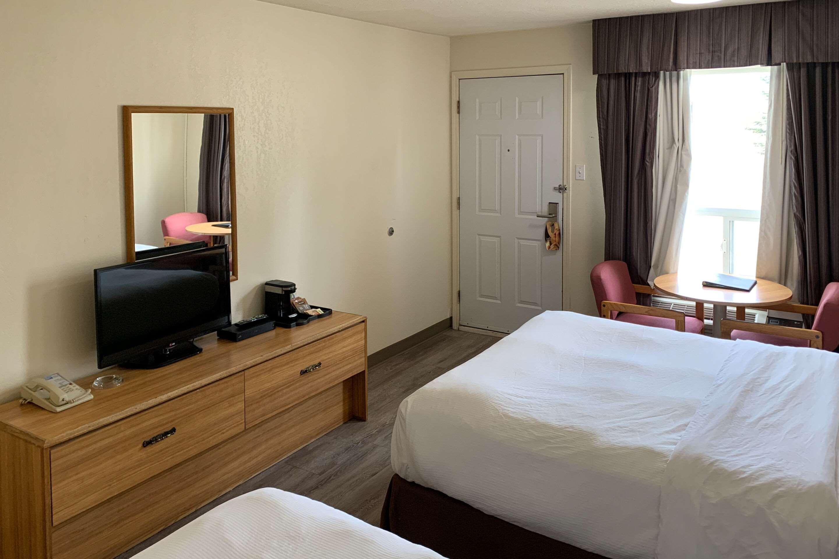 Rodeway Inn Windsor Mill Eksteriør bilde