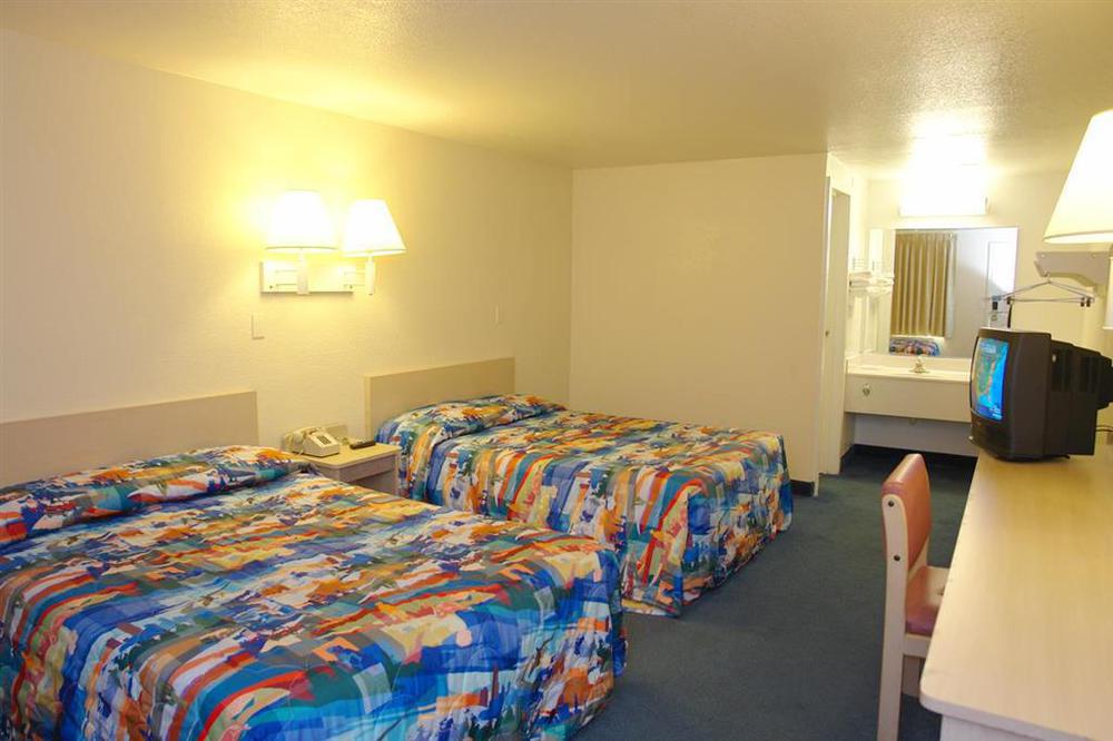 Rodeway Inn Windsor Mill Rom bilde